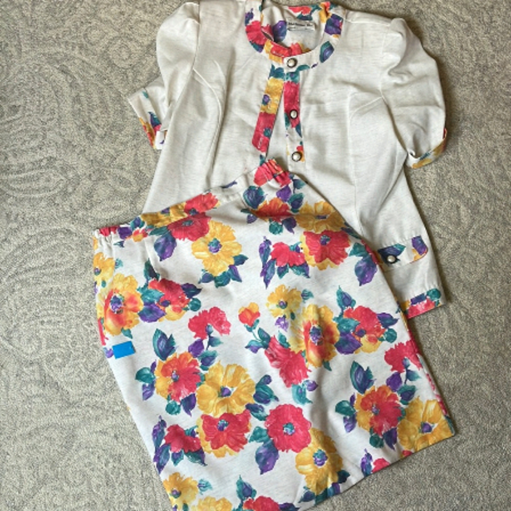 Vintage Floral Print Skirt Suit